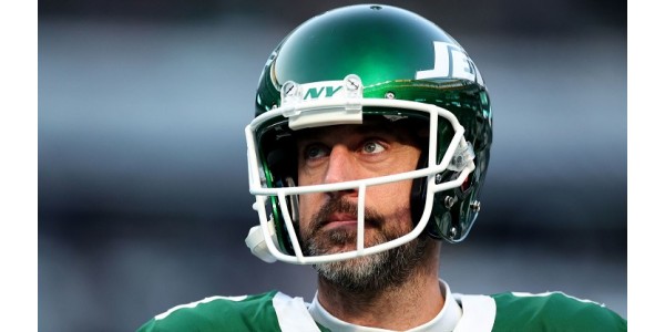 New York Jets har sparkat quarterbacken Aaron Rodgers i förväg